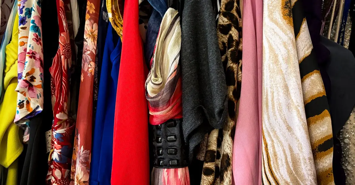 Comment choisir les couleurs de votre garde-robe pour magnifier votre style
