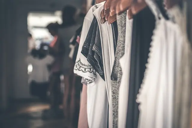 Comment choisir des vêtements écologiques pour un style durable