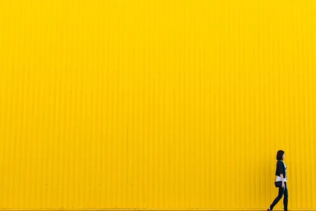 Comment créer une garde-robe capsule pour un style intemporel